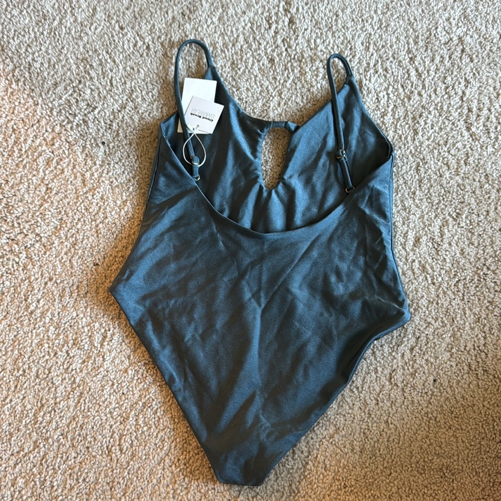 NWT Cloud Break Shauna Keyhole One Piece Swimsuit Blue size Medium - Picture 3 of 6